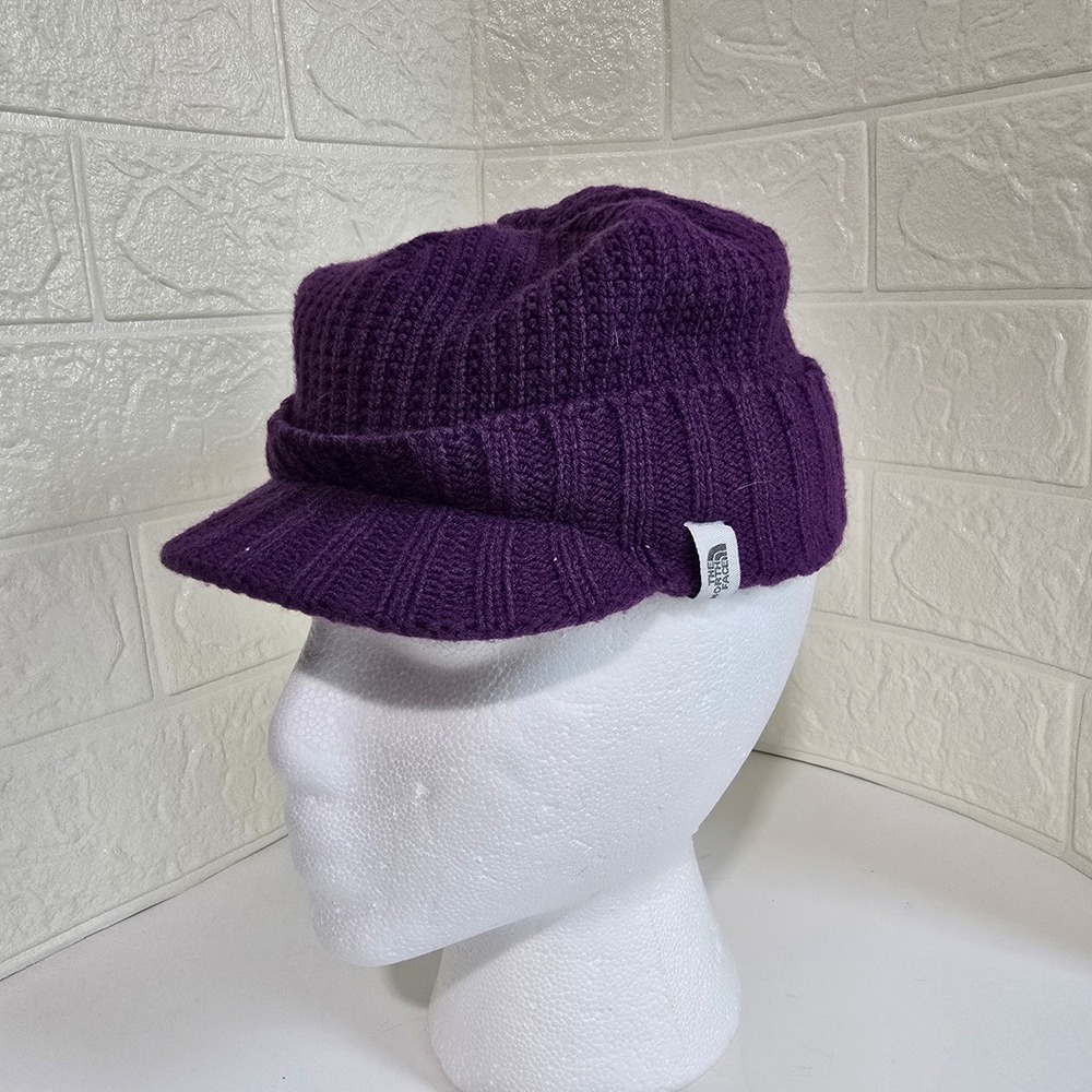 The North Face Knit Visor Beanie Infant One‎ Size Purple Winter Hat Brimmed